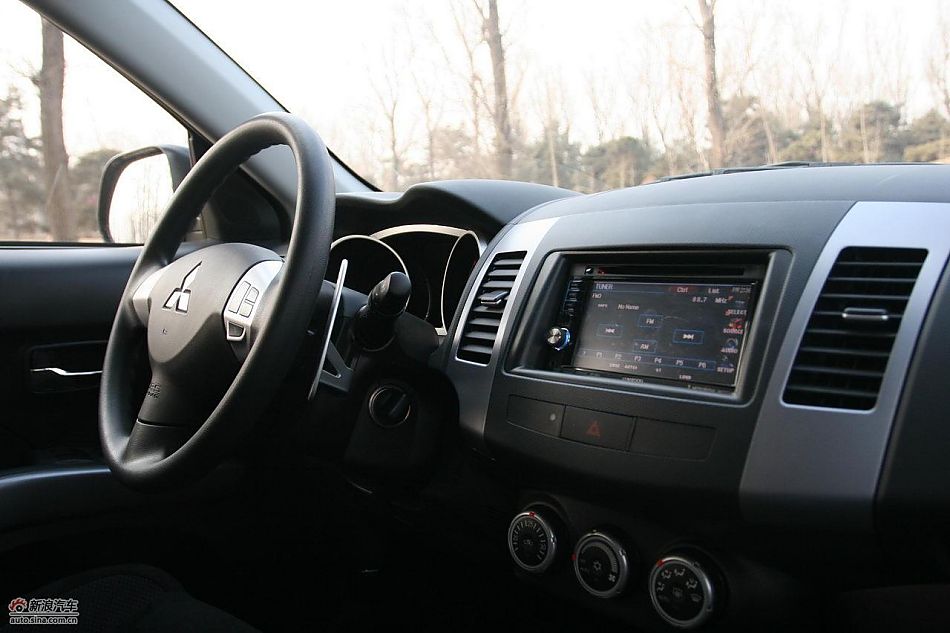 三菱欧蓝德EX劲界2.0运动版内饰及细节