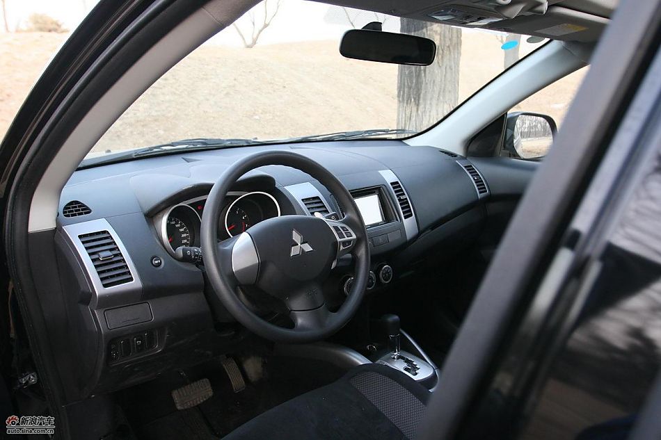 三菱欧蓝德EX劲界2.0运动版内饰及细节