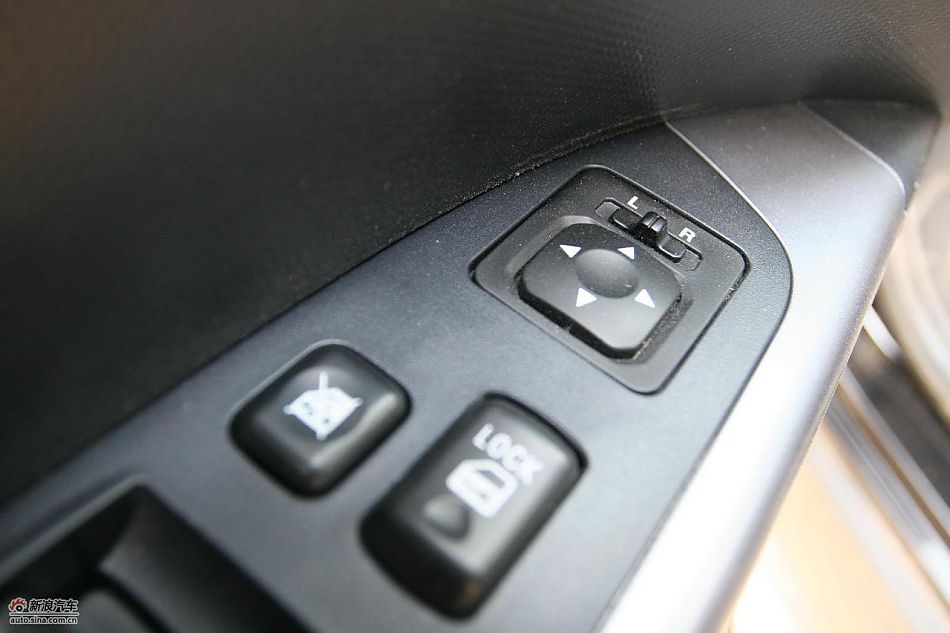 三菱欧蓝德EX劲界2.0运动版内饰及细节