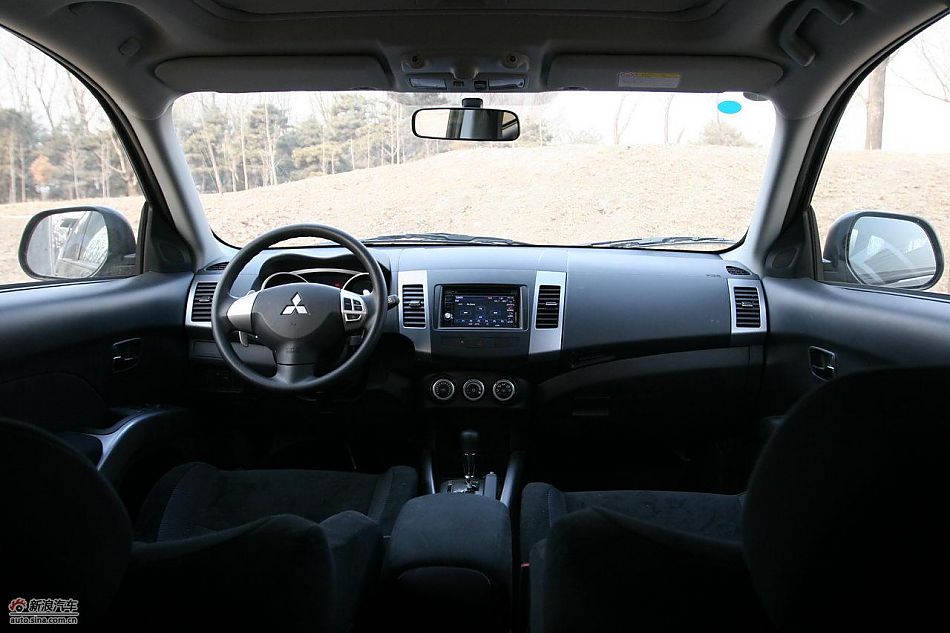 三菱欧蓝德EX劲界2.0运动版内饰及细节