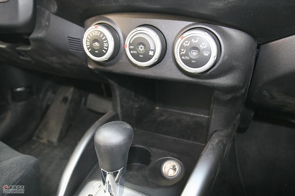 三菱欧蓝德EX劲界2.0运动版内饰及细节