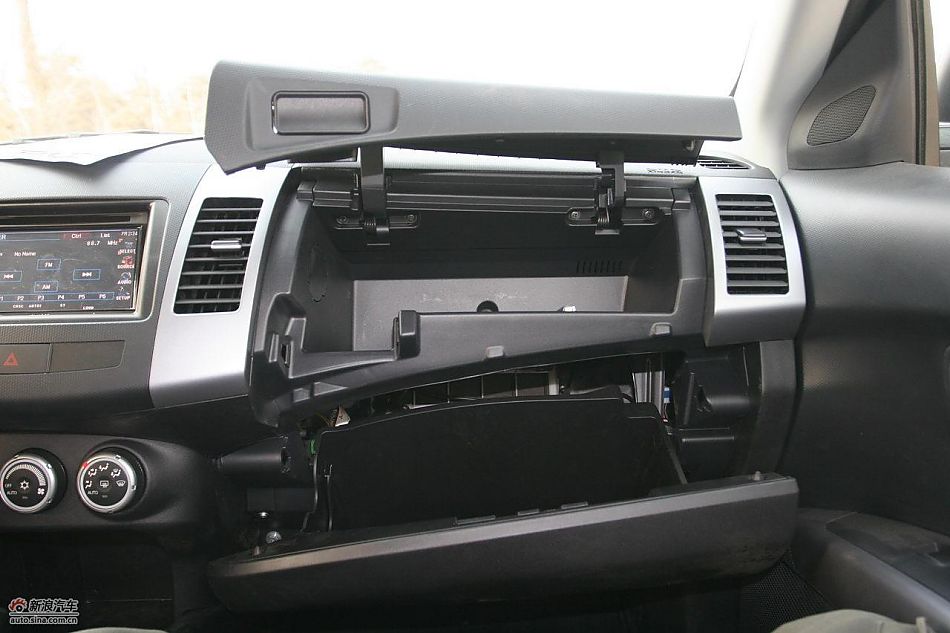 三菱欧蓝德EX劲界2.0运动版内饰及细节