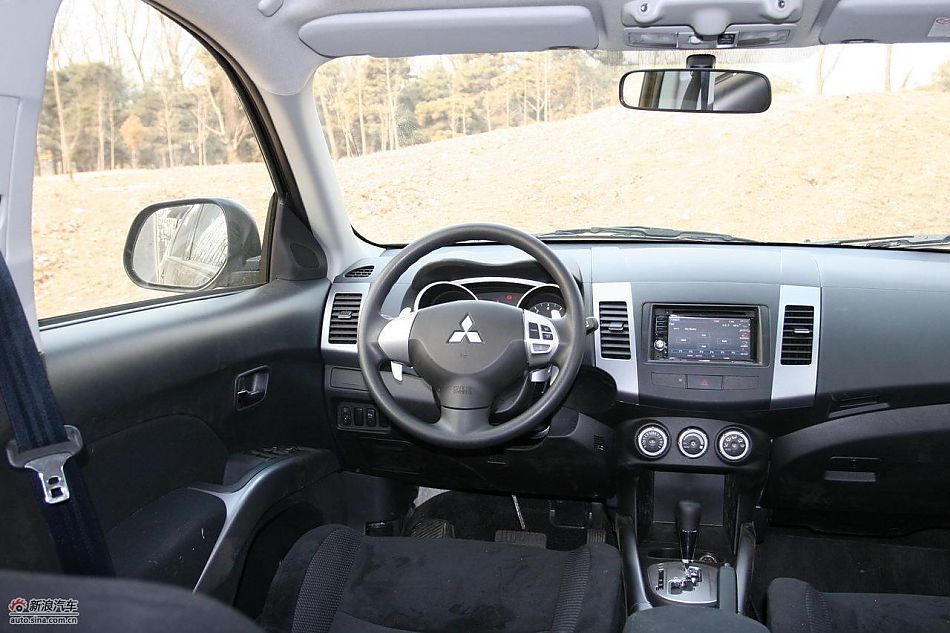 三菱欧蓝德EX劲界2.0运动版内饰及细节