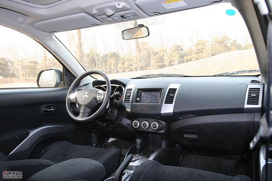 三菱欧蓝德EX劲界2.0运动版内饰及细节