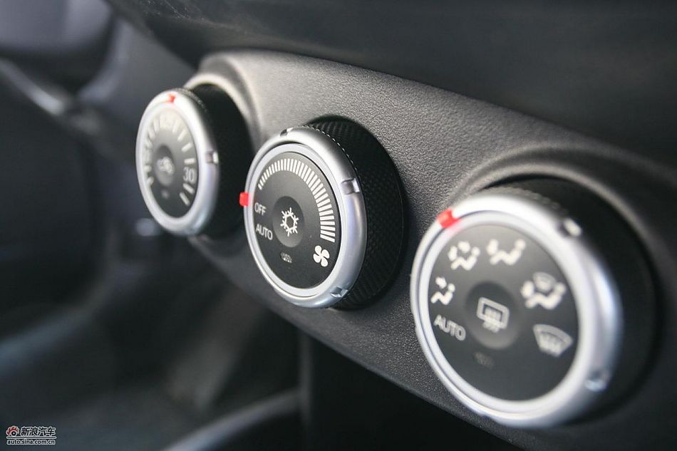 三菱欧蓝德EX劲界2.0运动版内饰及细节