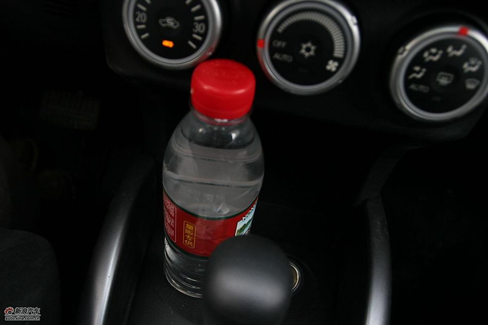 三菱欧蓝德EX劲界2.0运动版内饰及细节