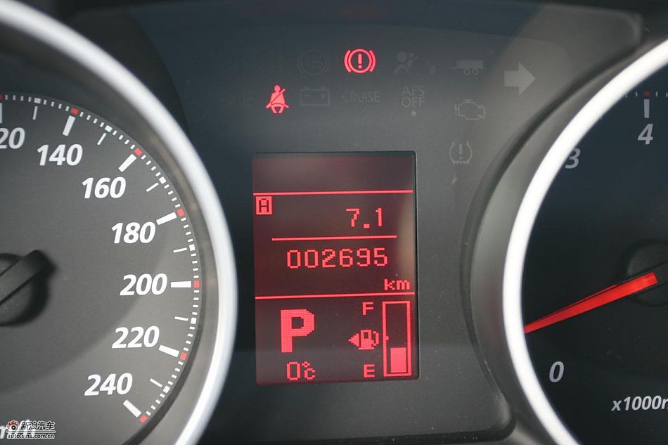 三菱欧蓝德EX劲界2.0运动版内饰及细节