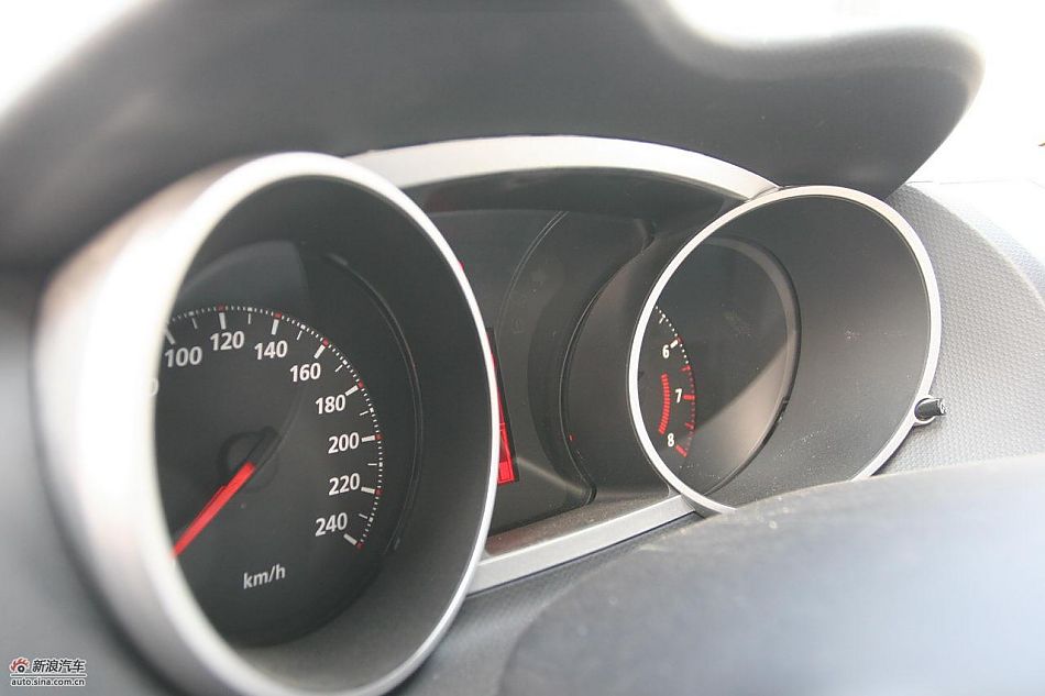 三菱欧蓝德EX劲界2.0运动版内饰及细节