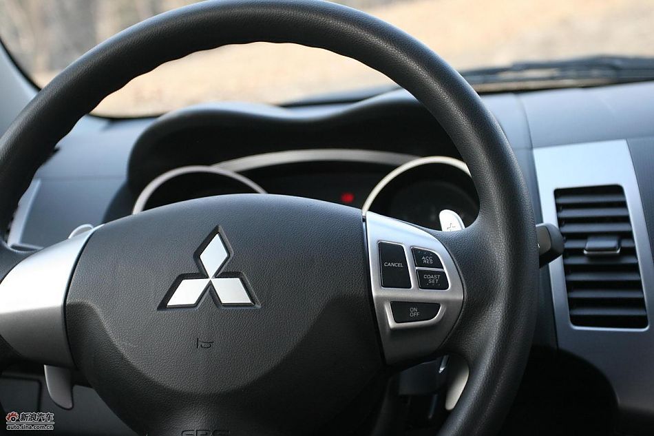 三菱欧蓝德EX劲界2.0运动版内饰及细节