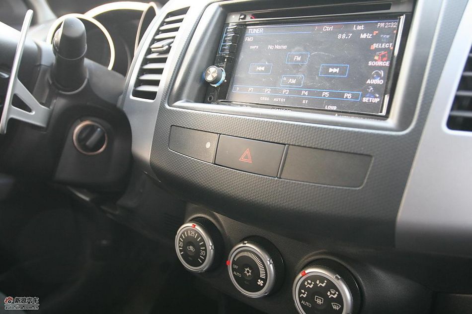 三菱欧蓝德EX劲界2.0运动版内饰及细节