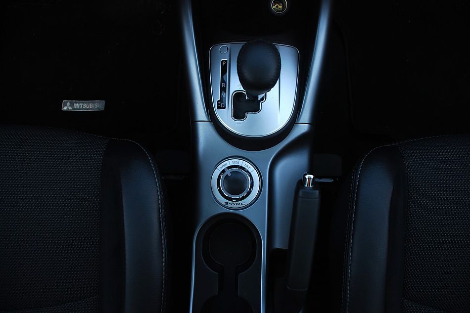 2010款欧蓝德EX3.0精英GT版内饰实拍