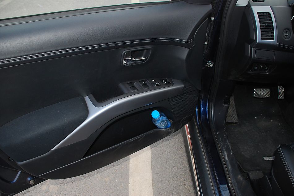 2010款欧蓝德EX3.0精英GT版内饰实拍