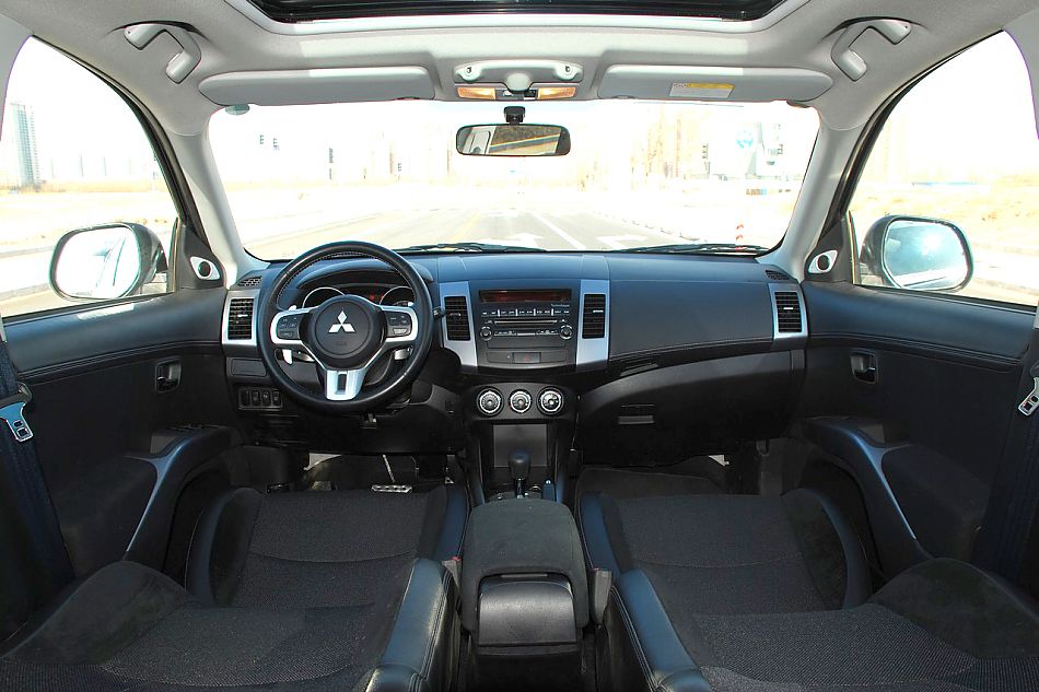 2010款欧蓝德EX3.0精英GT版内饰实拍