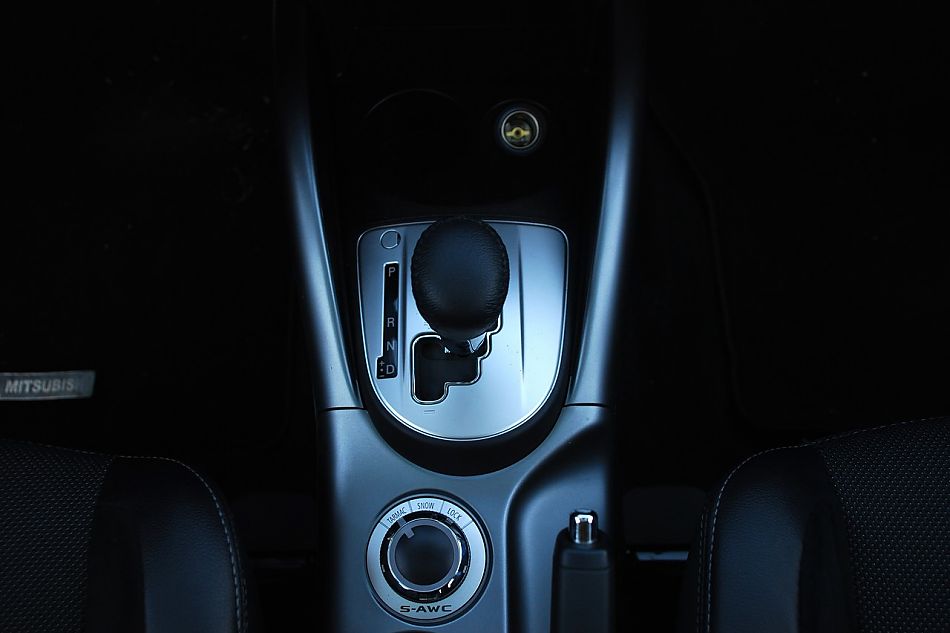 2010款欧蓝德EX3.0精英GT版内饰实拍