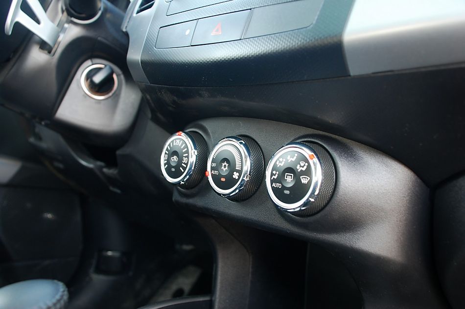 2010款欧蓝德EX3.0精英GT版内饰实拍