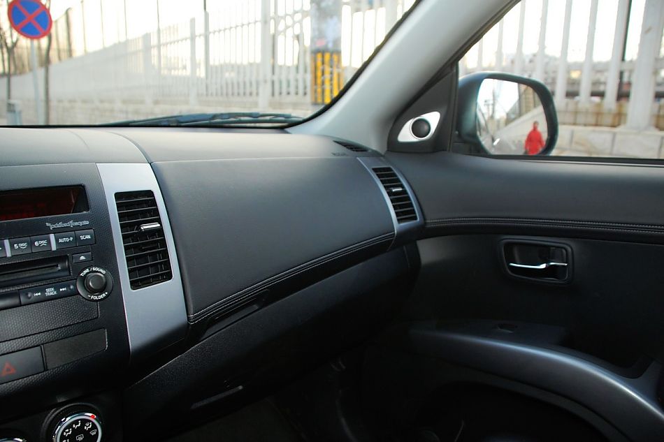 2010款欧蓝德EX3.0精英GT版内饰实拍