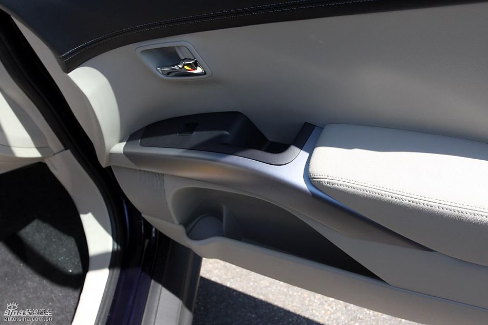 2010款三菱欧蓝德EX内饰实拍图