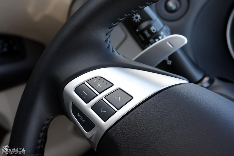 2010款三菱欧蓝德EX内饰实拍图