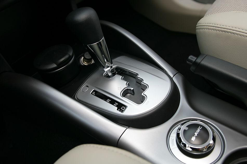 2010款三菱欧蓝德内饰资料图