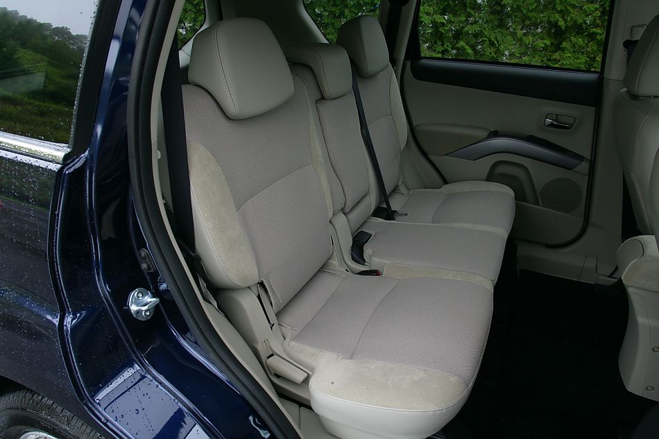 2010款三菱欧蓝德内饰资料图