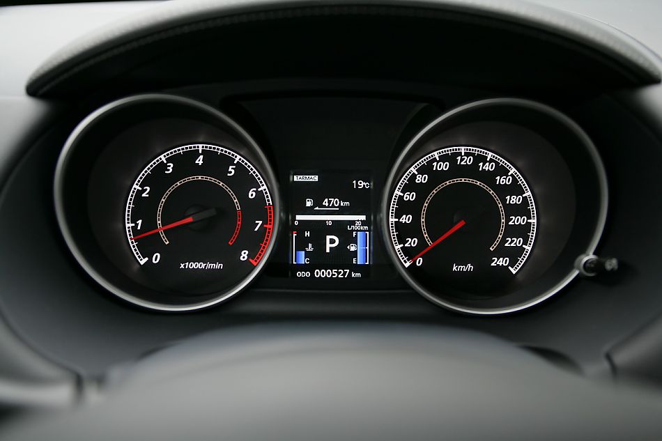 2010款三菱欧蓝德内饰资料图