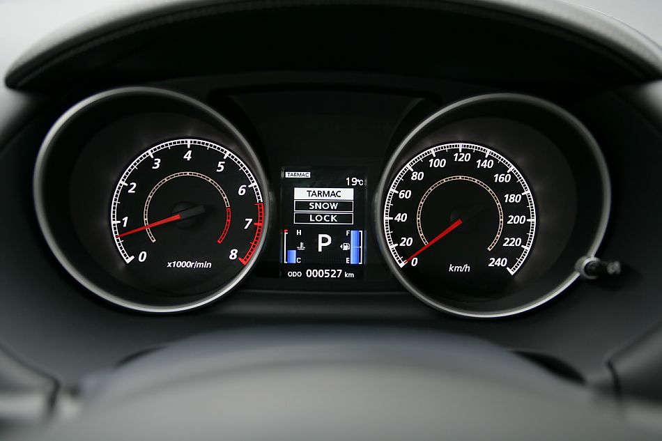 2010款三菱欧蓝德内饰资料图