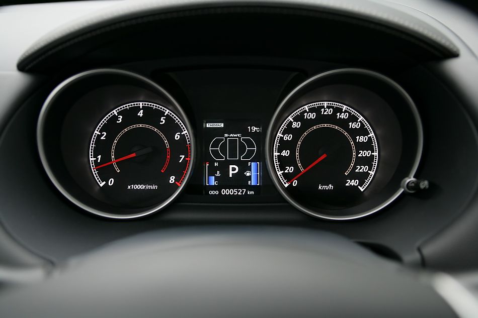 2010款三菱欧蓝德内饰资料图