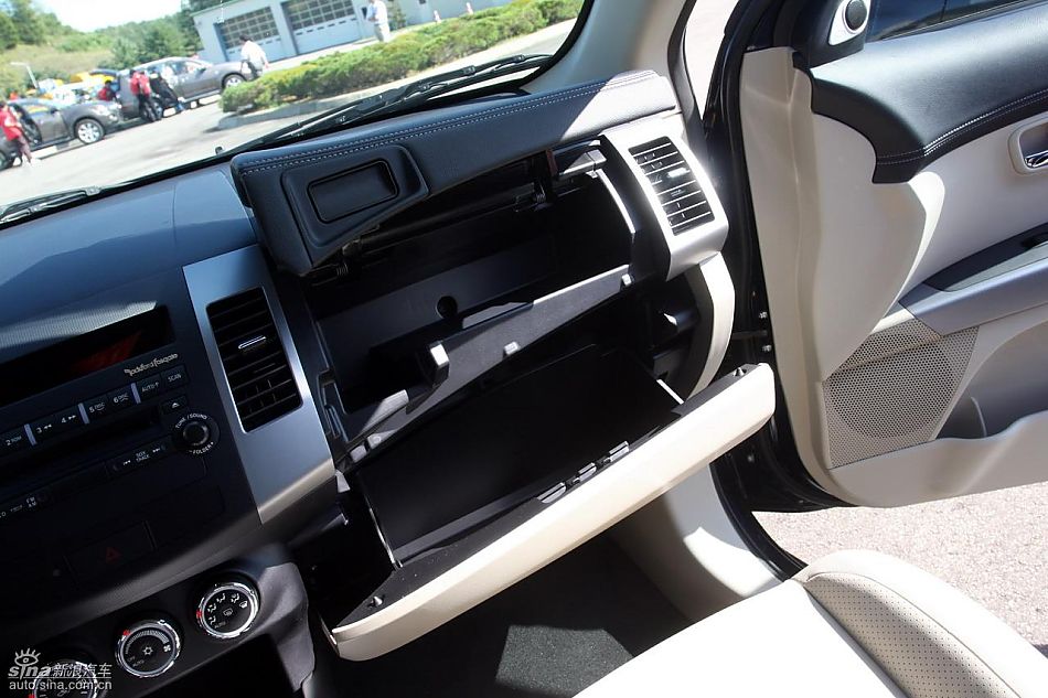 2010款三菱欧蓝德EX内饰实拍图
