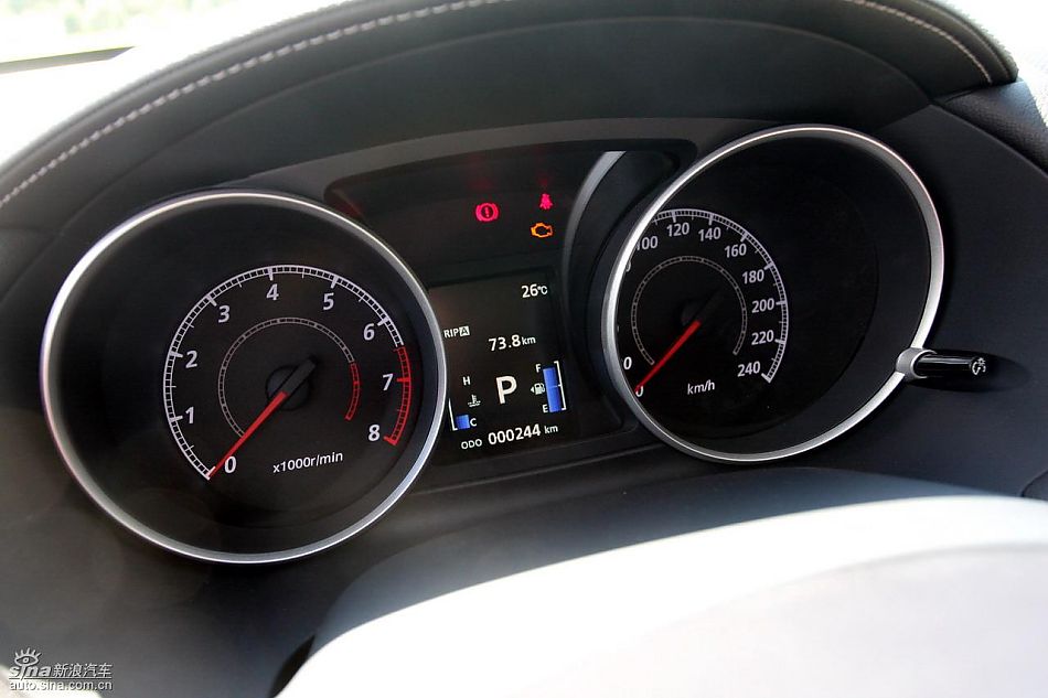 2010款三菱欧蓝德EX内饰实拍图