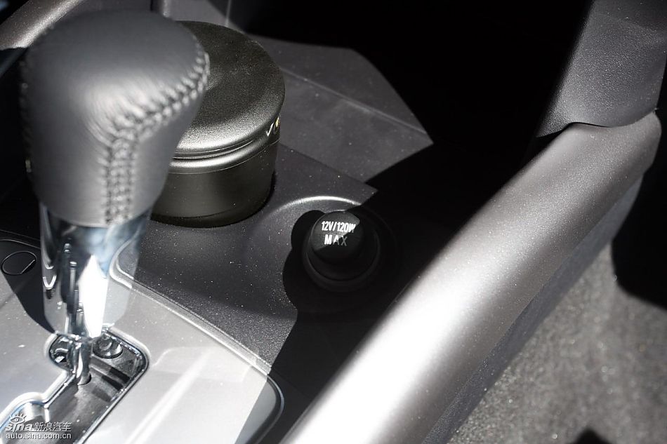 2010款三菱欧蓝德EX内饰实拍图