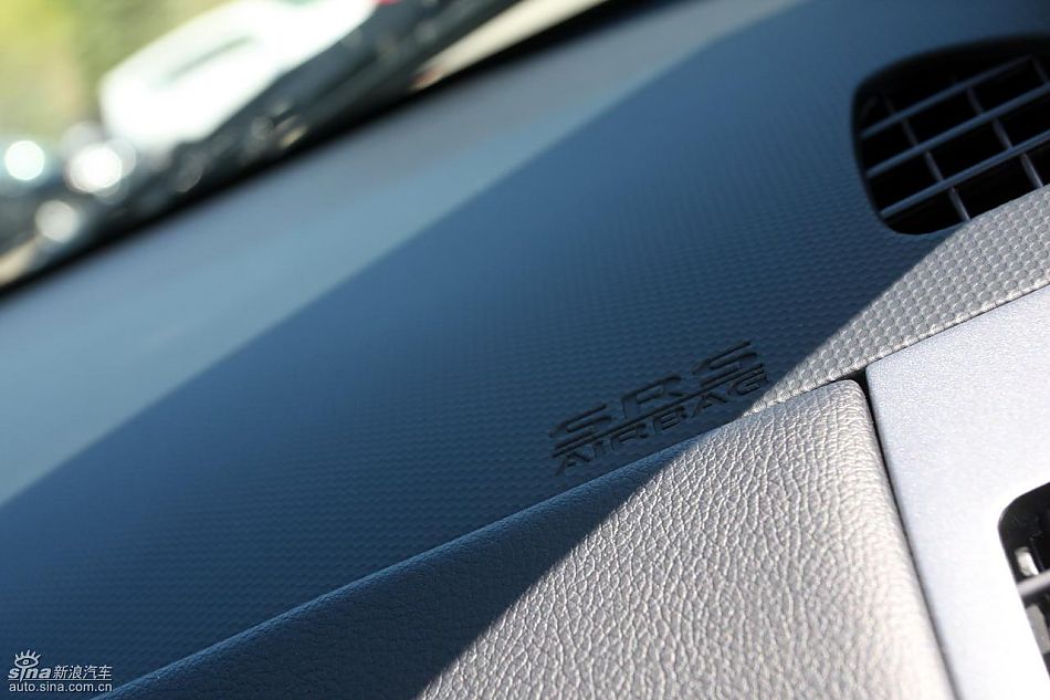 2010款三菱欧蓝德EX内饰实拍图