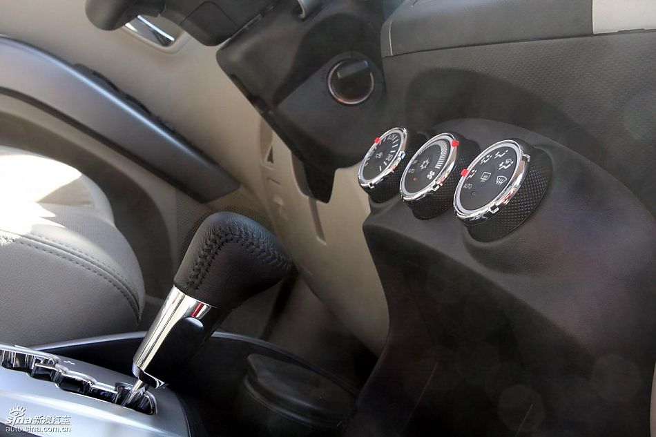 2010款三菱欧蓝德EX内饰实拍图