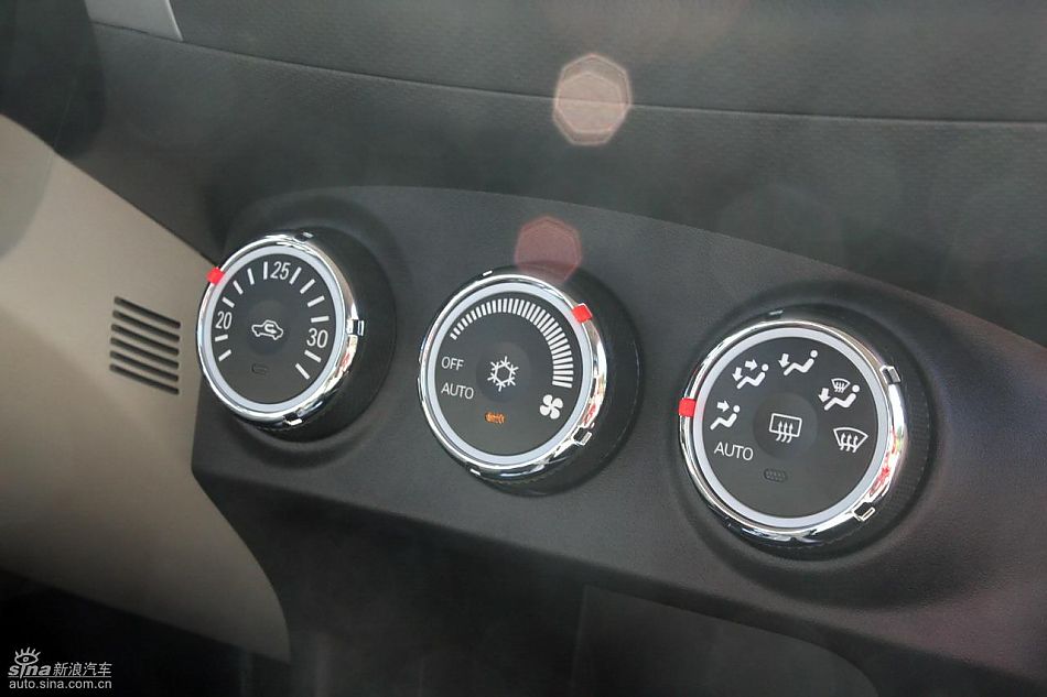 2010款三菱欧蓝德EX内饰实拍图