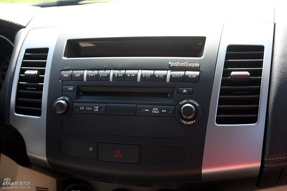 2010款三菱欧蓝德EX内饰实拍图