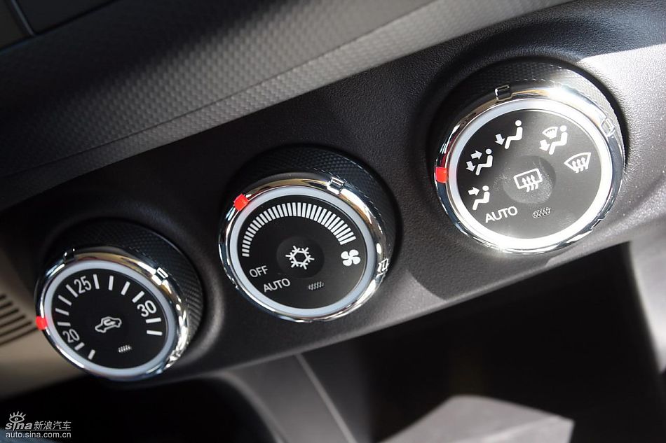 2010款三菱欧蓝德EX内饰实拍图