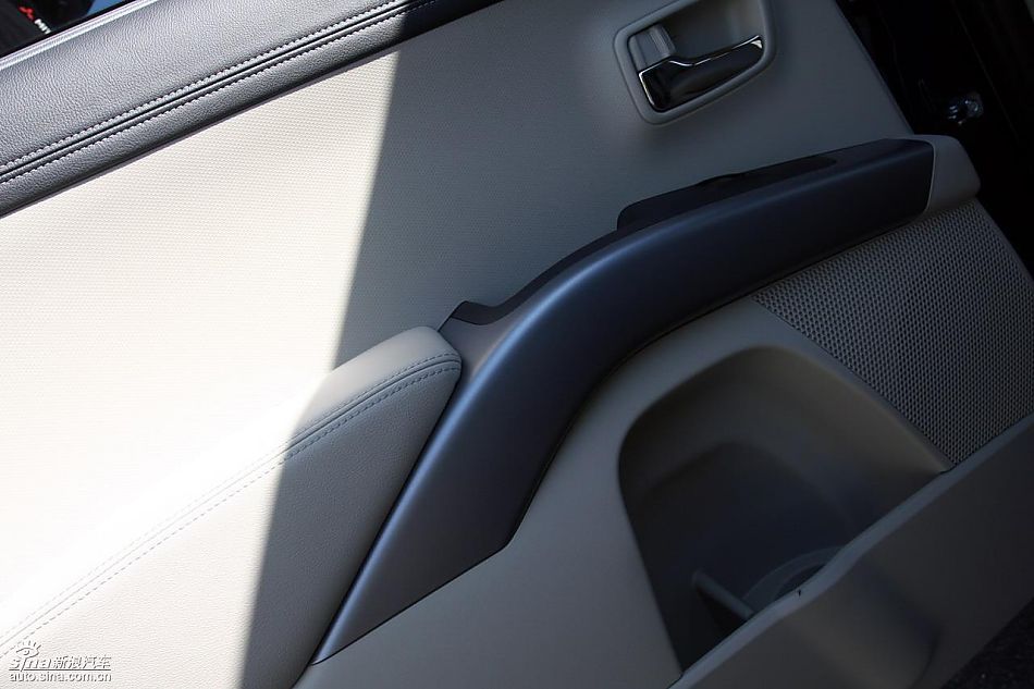 2010款三菱欧蓝德EX内饰实拍图