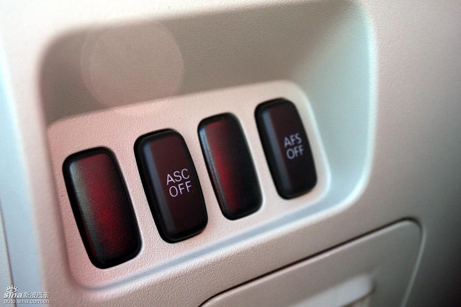 2010款三菱欧蓝德EX内饰实拍图