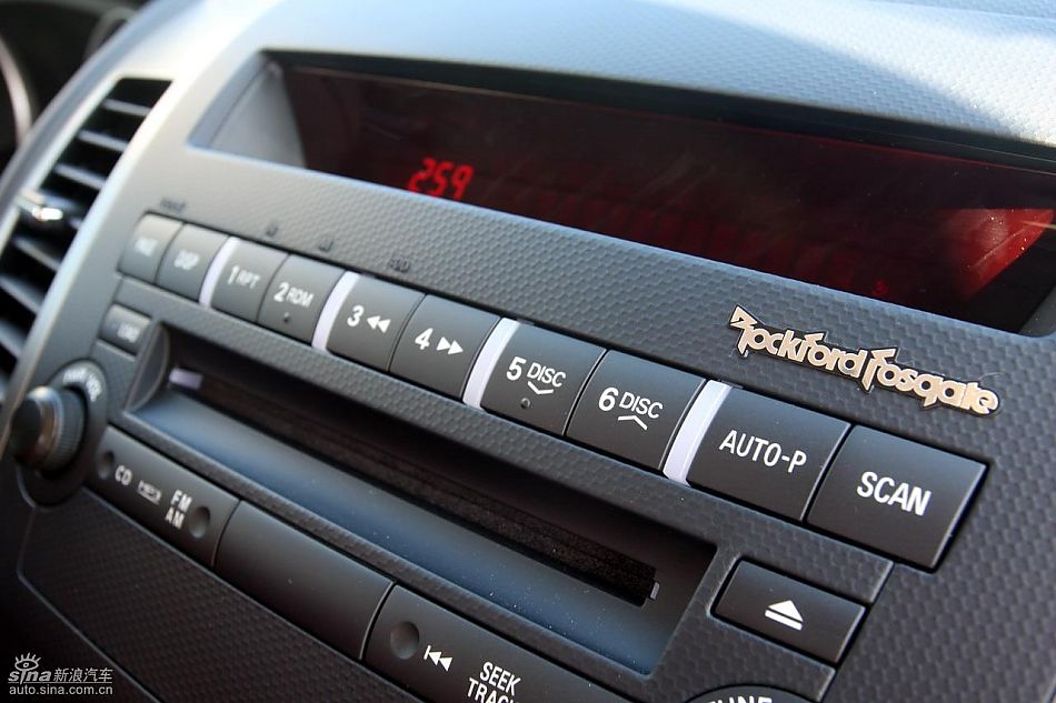2010款三菱欧蓝德EX内饰实拍图