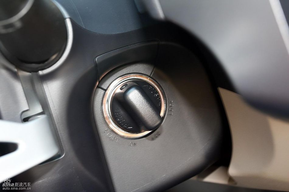 2010款三菱欧蓝德EX内饰实拍图