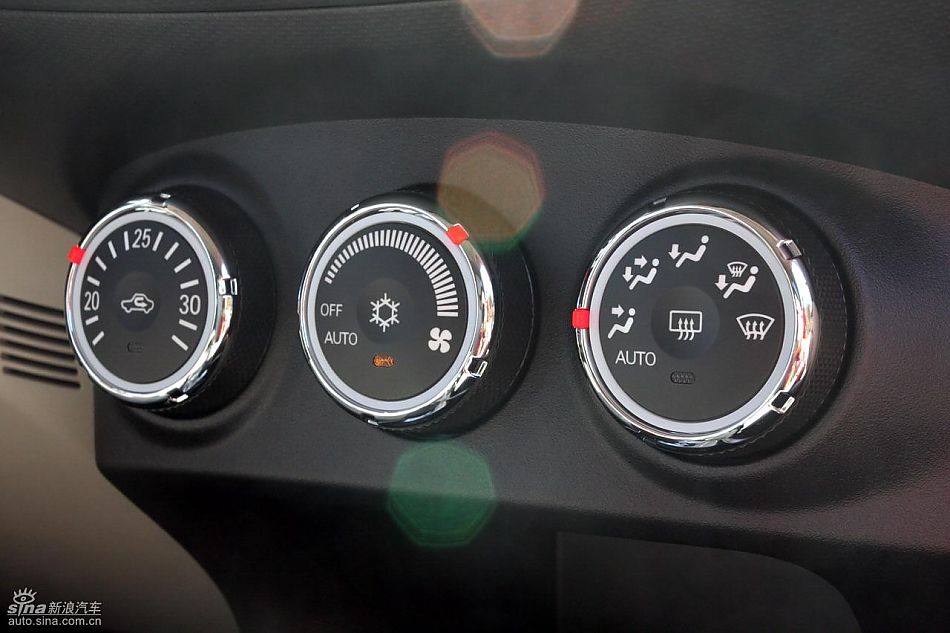 2010款三菱欧蓝德EX内饰实拍图