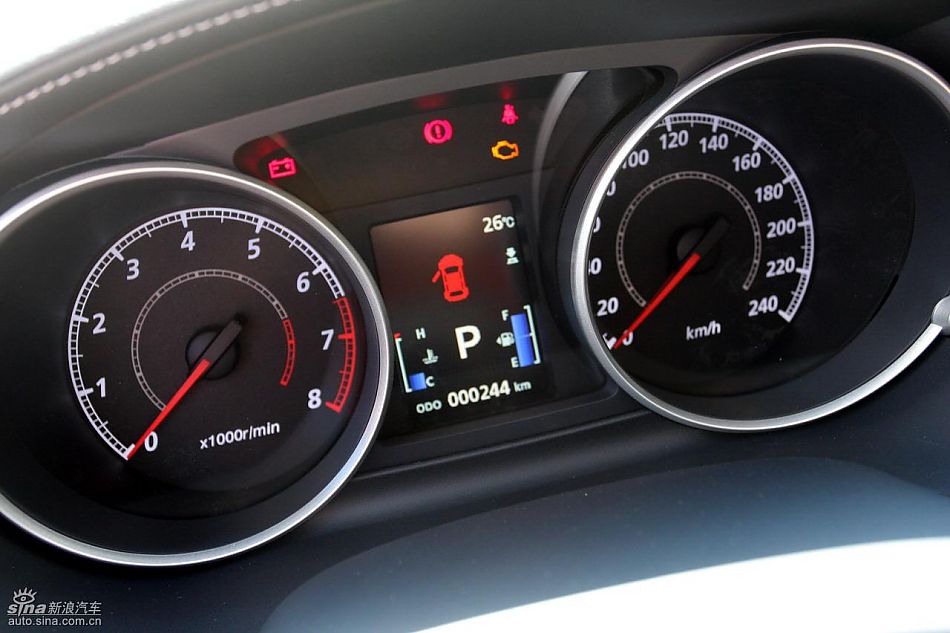 2010款三菱欧蓝德EX内饰实拍图