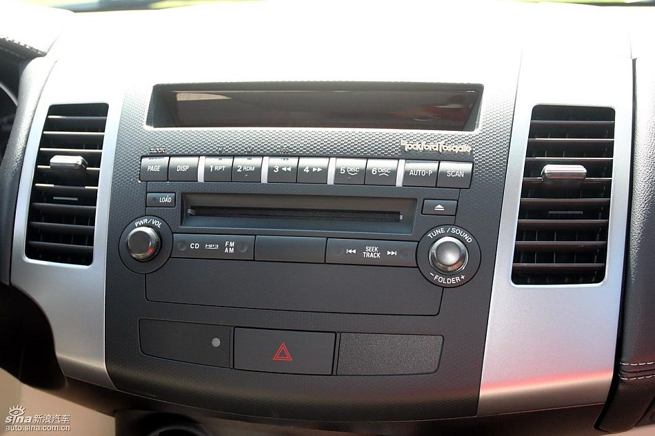2010款三菱欧蓝德EX内饰实拍图