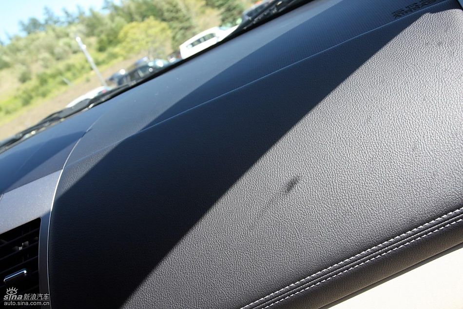 2010款三菱欧蓝德EX内饰实拍图