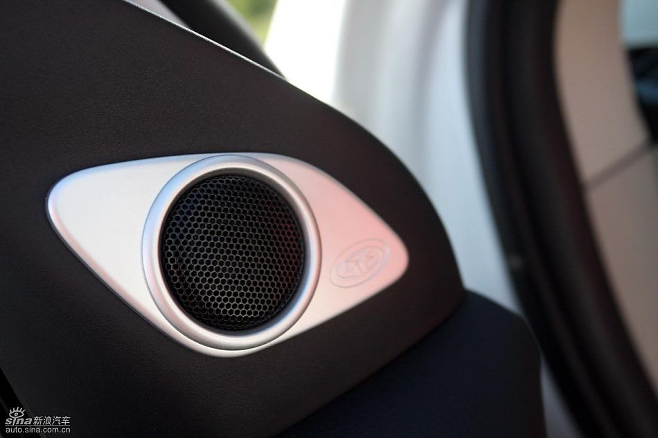 2010款三菱欧蓝德EX内饰实拍图