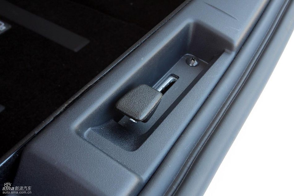 2010款三菱欧蓝德EX内饰实拍图