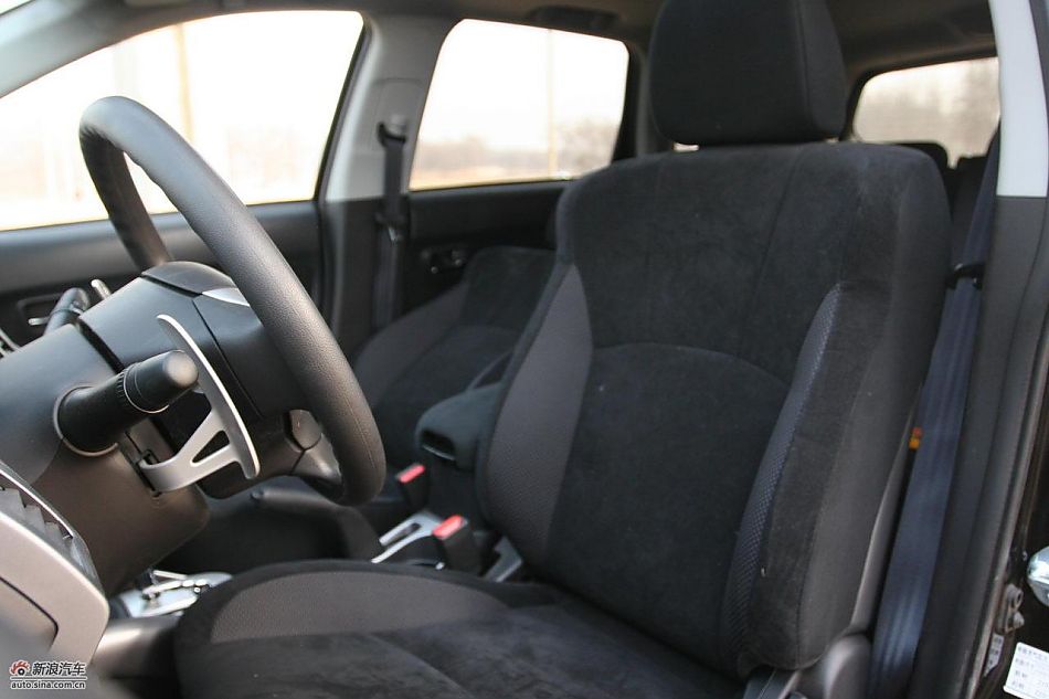 三菱欧蓝德EX劲界2.0运动版内饰及细节