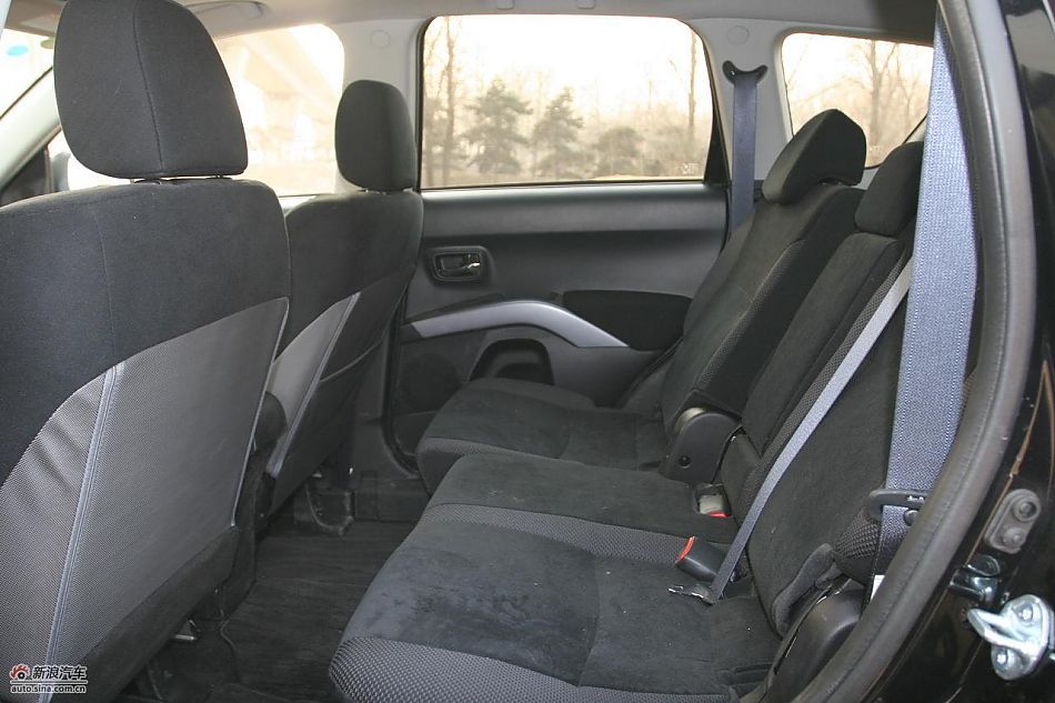 三菱欧蓝德EX劲界2.0运动版内饰及细节