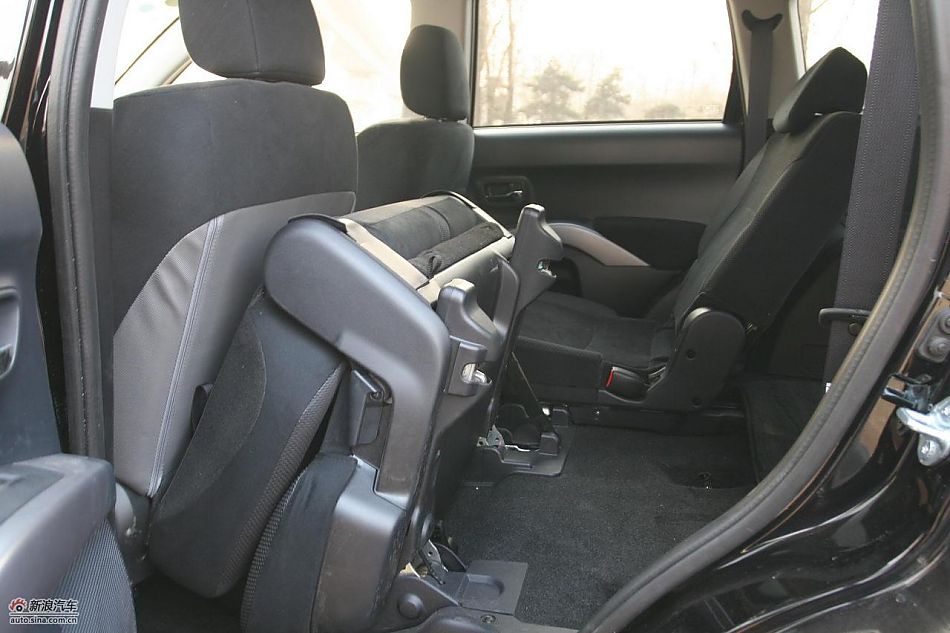 三菱欧蓝德EX劲界2.0运动版内饰及细节