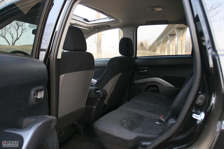 三菱欧蓝德EX劲界2.0运动版内饰及细节