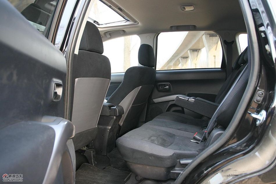 三菱欧蓝德EX劲界2.0运动版内饰及细节